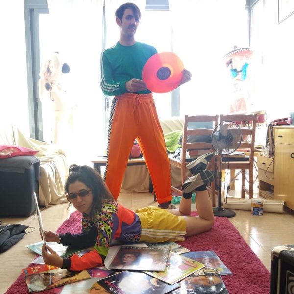 Sònia y Adrià de Papa Topo son María Ilusión y Pili La Gorda DJs